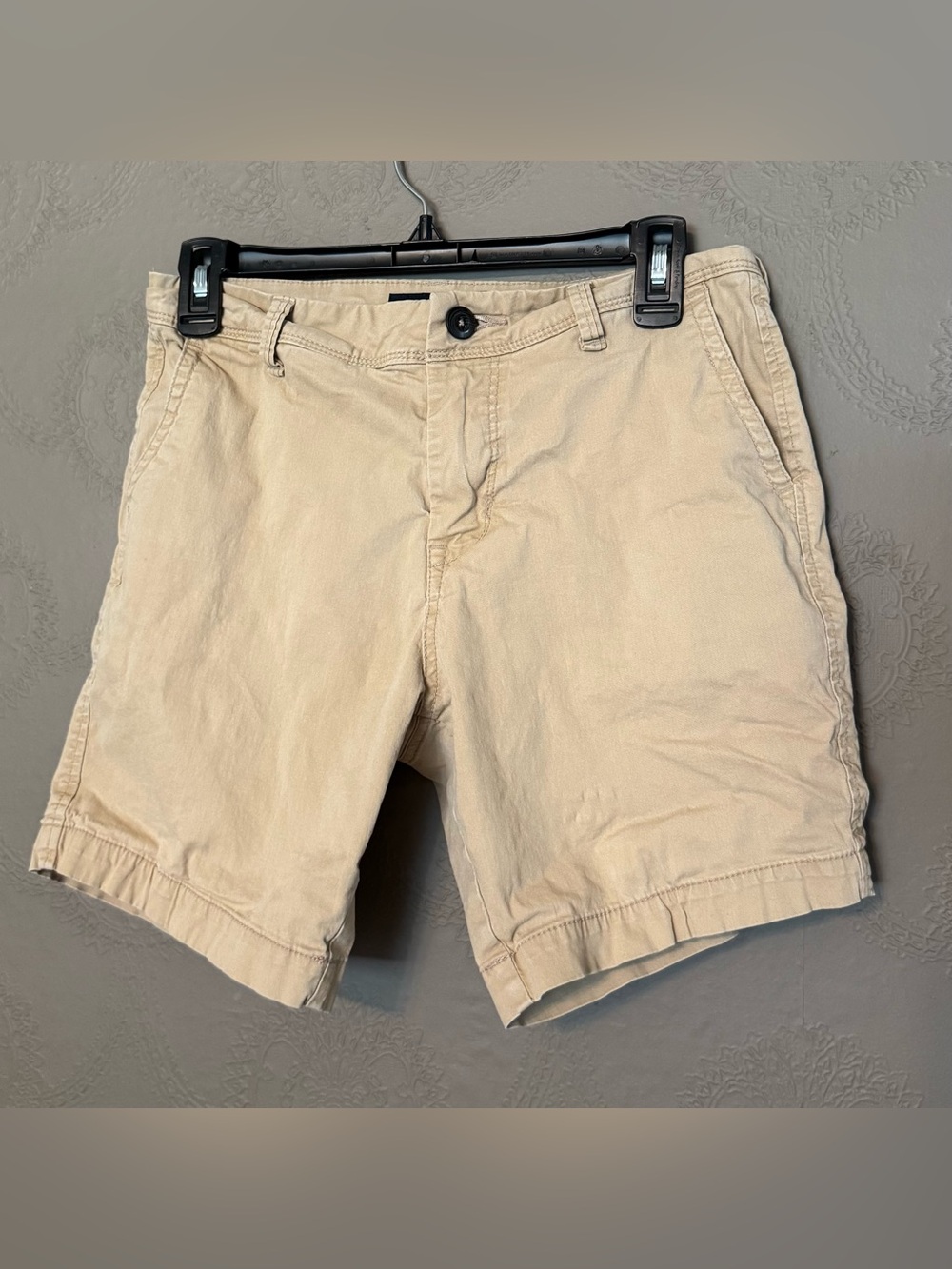 Aeropostale Men's Tan Flat-Front Shorts